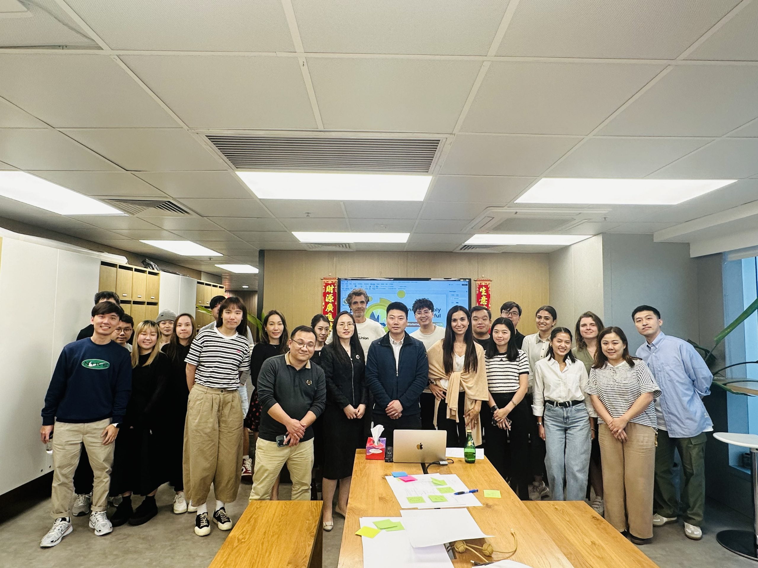 picture of a workshop with 20 people smiling